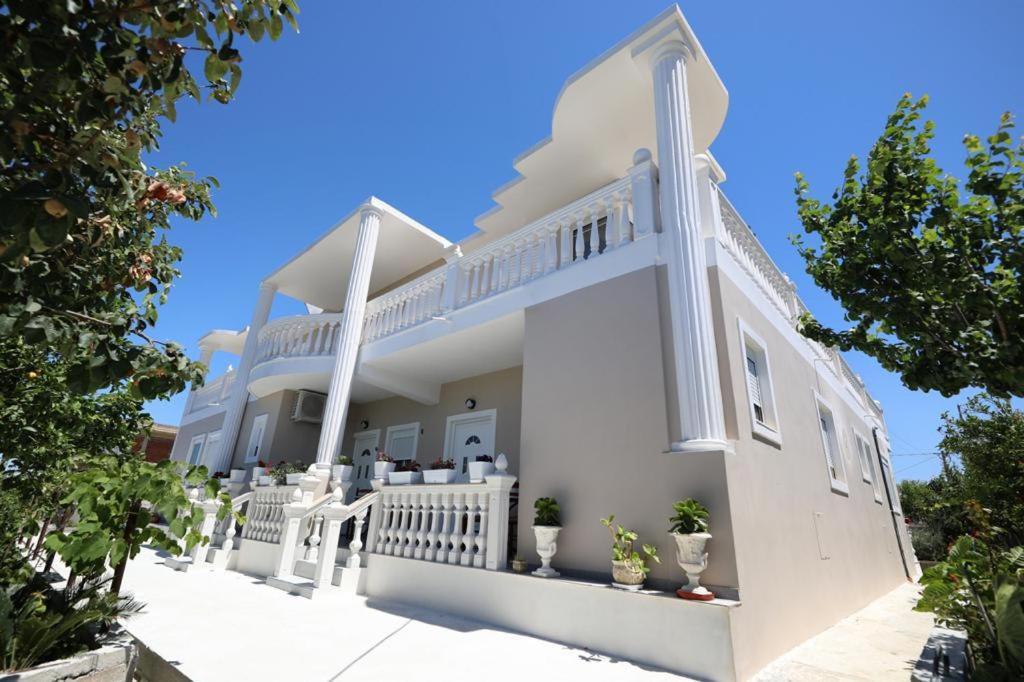 Guest House Narta Вльора Екстер'єр фото
